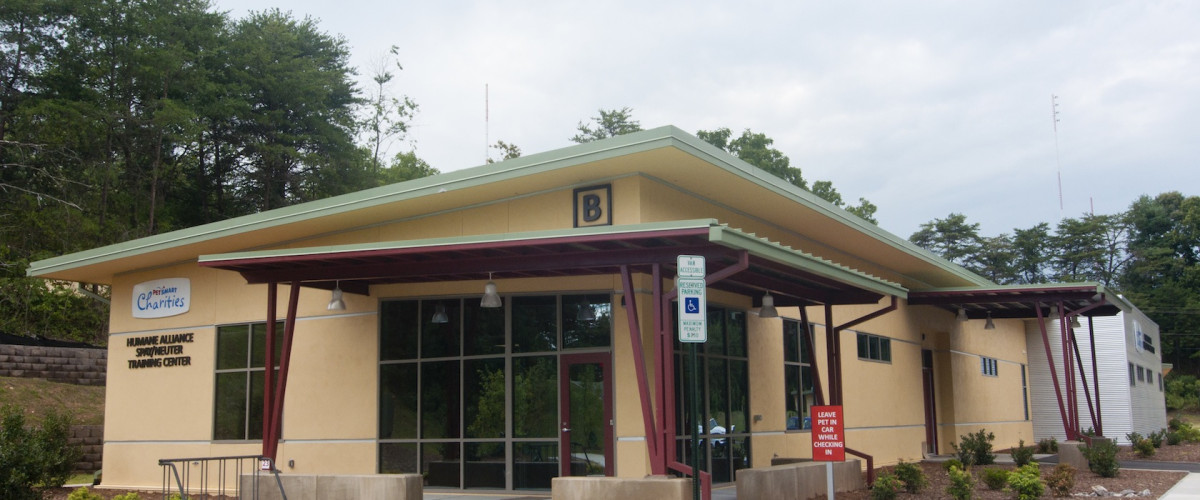 A building with a parking lot in front of it.